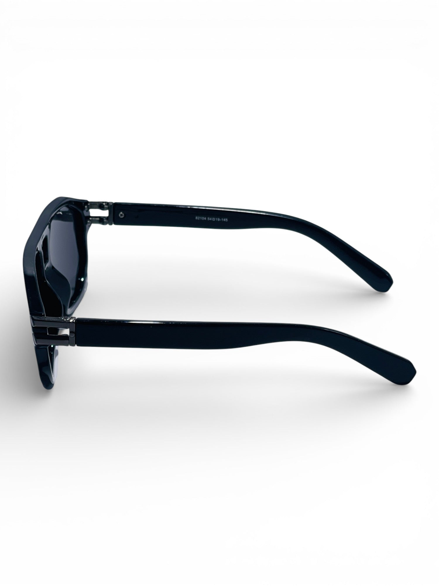 Verlin Wayfarer Sunglasses 82104 Black - Angled View